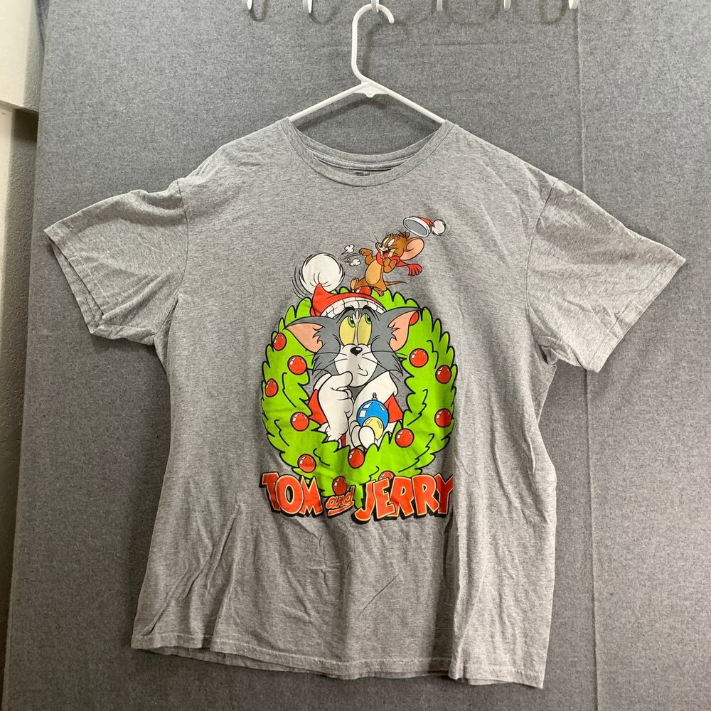 Tom & Jerry Christmas Shirt Adult Size XL Gray Short Sleeve Casual T Shirt Mens